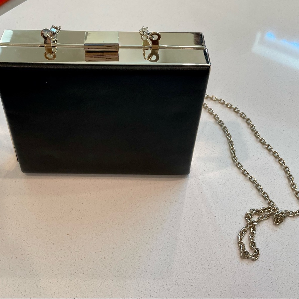 Adorable box clutch. Great for black tie events!